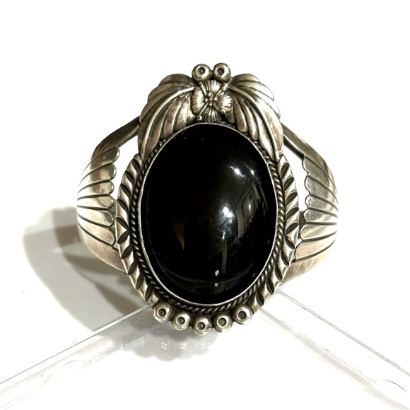Vintage Navajo Large Traditional Onyx Sterling Silver Cuff - Picture 2 of 7